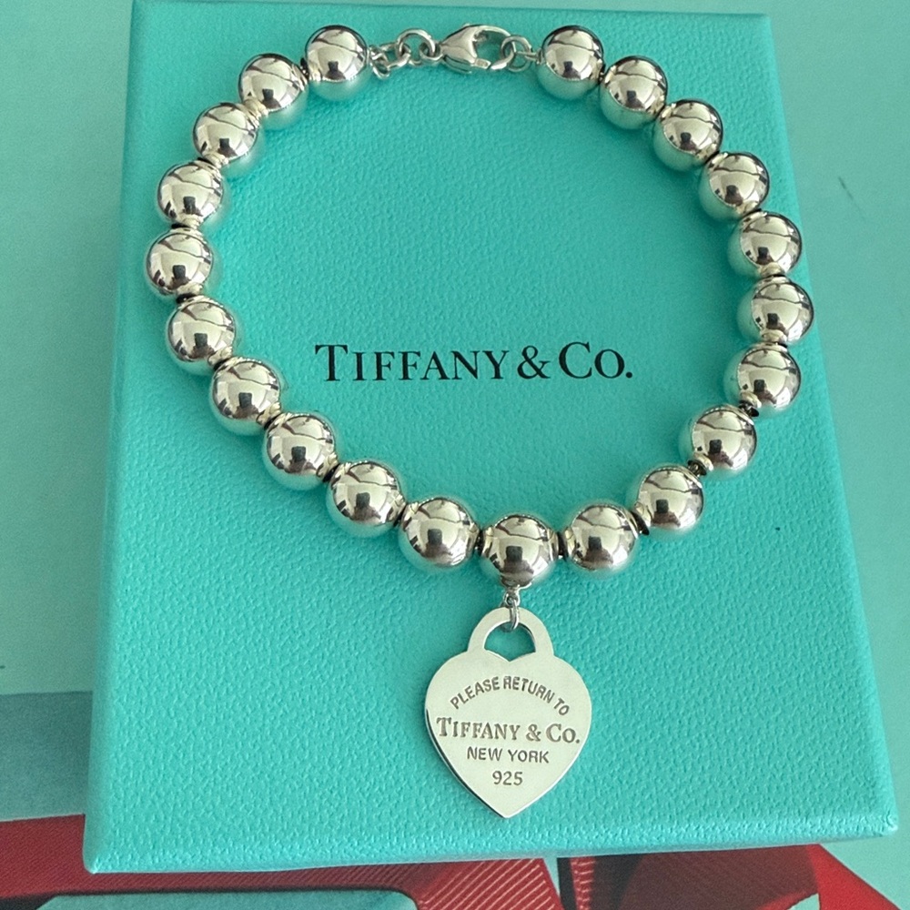 8mm Tiffany & Co Return to Tiffany Heart Tag Bracelet
Sterling Silver 7 1/2”